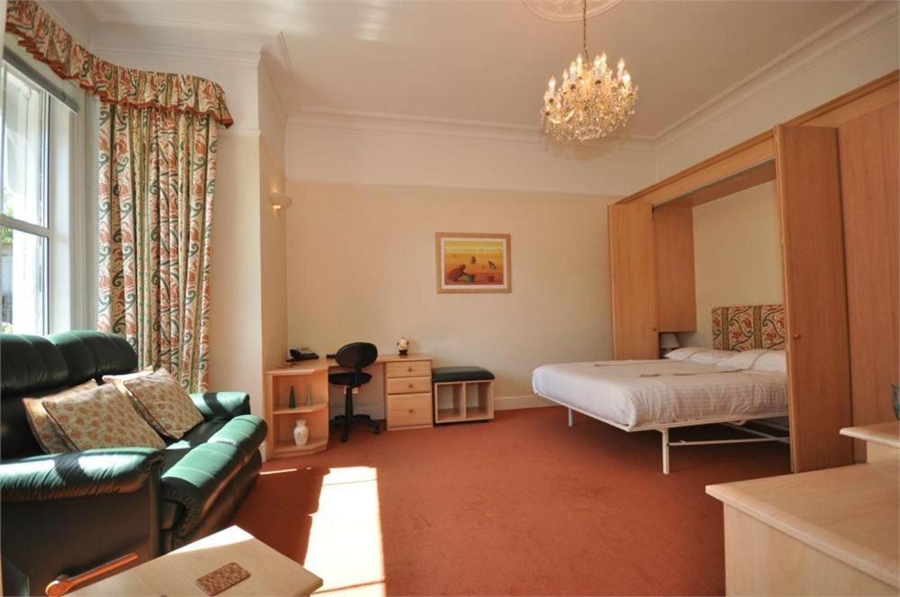 Thames View Apartments Staines-upon-Thames ภายนอก รูปภาพ