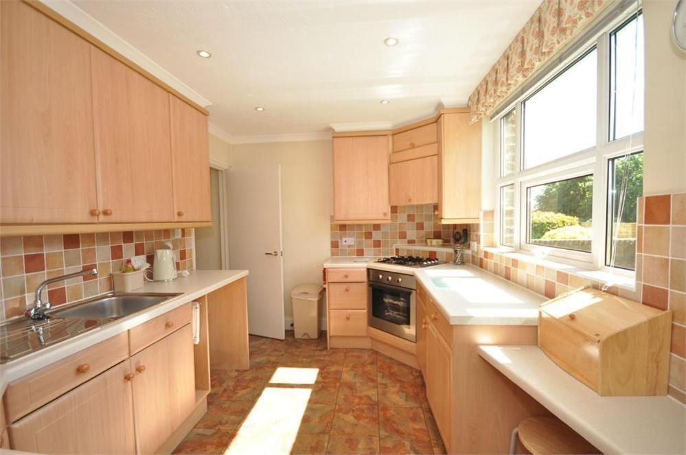 Thames View Apartments Staines-upon-Thames ภายนอก รูปภาพ